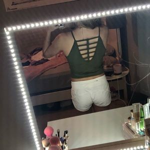 Adorable cropped top!!